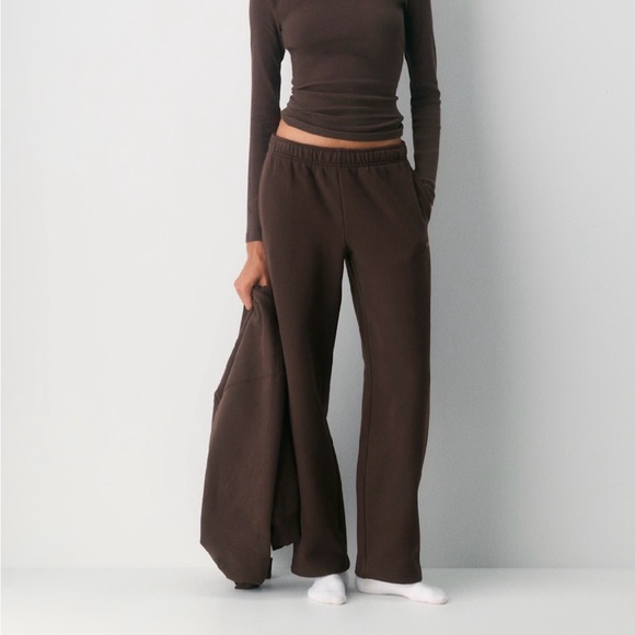 Aritzia Pants - ARITZIA SWEATPANTS BOYFRIEND